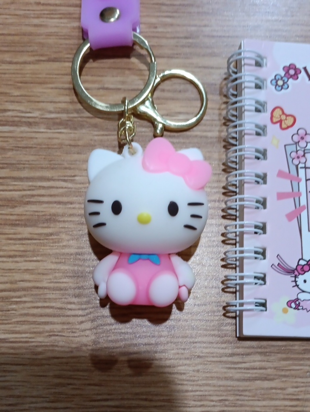 Hello Kitty Keychain Mini Notebook Bundle - Picture 2 of 7